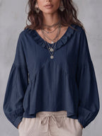 Blouse femme à manches longues et coupe ample vue de trois quarts