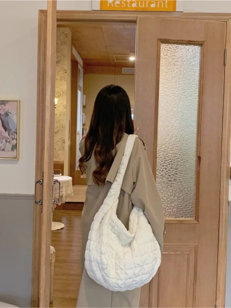 Sac d'épaule en duvet léger pour un voyage stylé