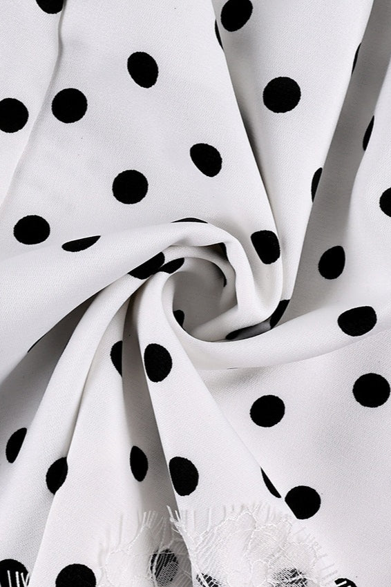 Short femme casual à pois porté en tenue décontractée