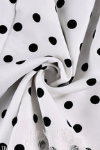 Short femme casual à pois porté en tenue décontractée