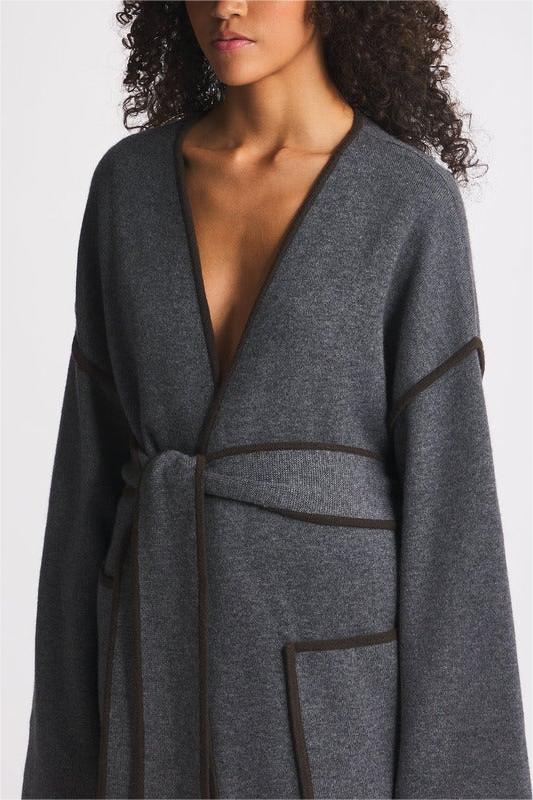 Manteau en laine confortable à épaules tombantes avec taille ceinturée