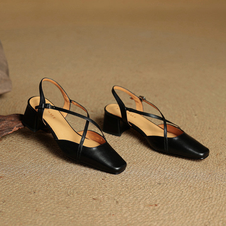 Escarpins femme à brides croisées et talon bloc, vue complète de la paire