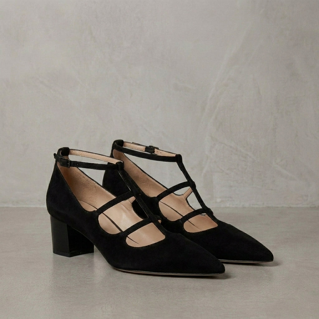 Vue arrière des escarpins femme en suédine à talons élégants