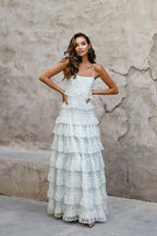 Silhouette latérale de la robe maxi imprimée à bretelles pour femme