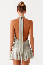 Robe courte drapée en satin avec col