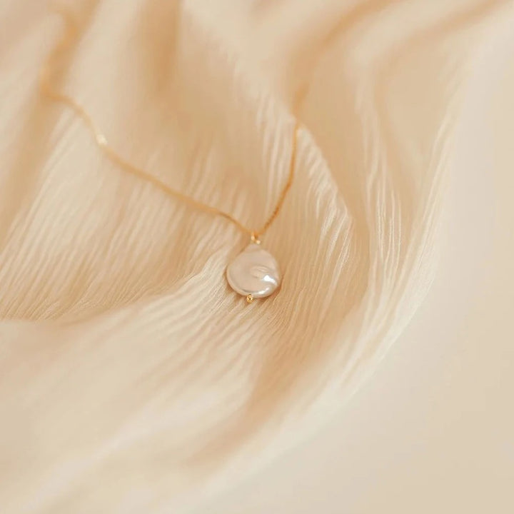 Pauline Laurent® | Collier doré à pendentif perle baroque