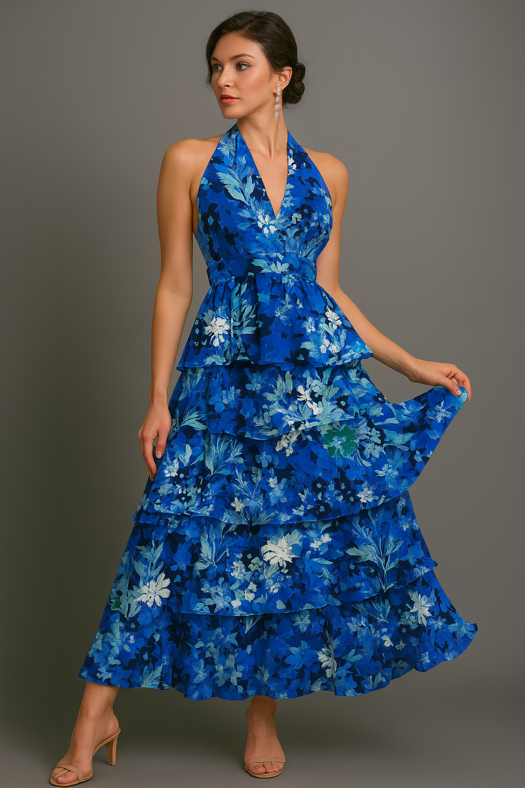 Robe maxi à volants en étages avec imprimé floral et détail à la taille, col licou