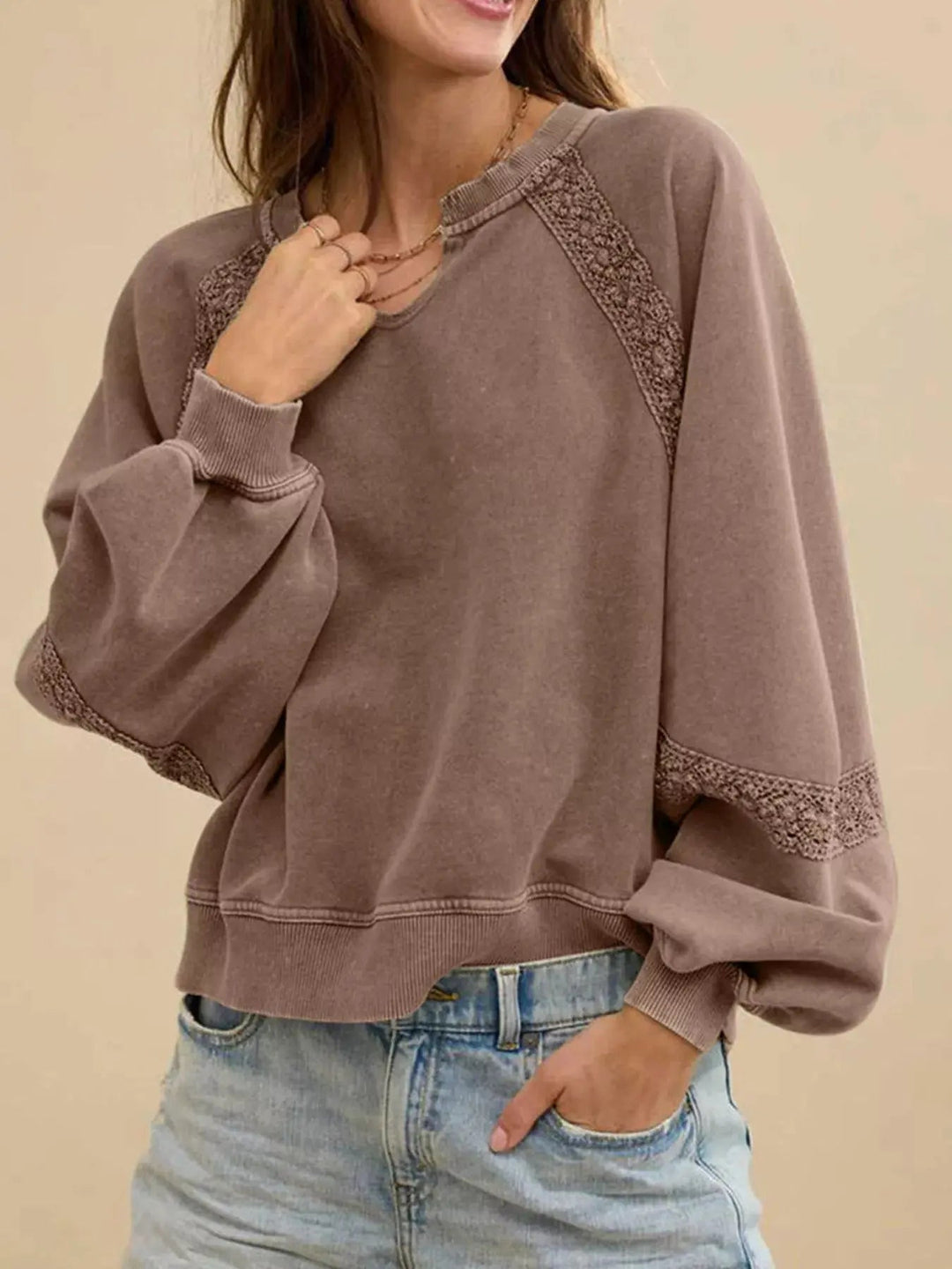 Sweatshirt Douillet à Détails en Dentelle pour un Look Chic Décontracté