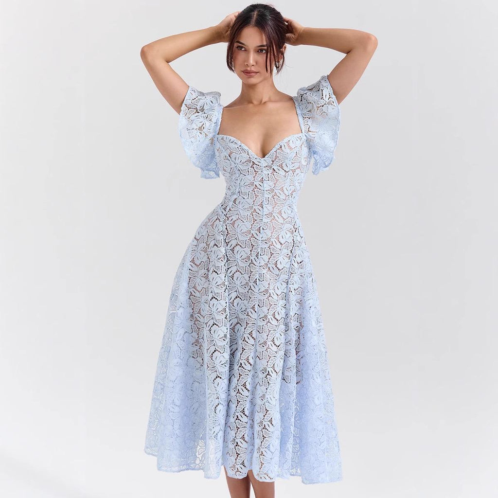 Robe midi en dentelle à manches cloche bleue
