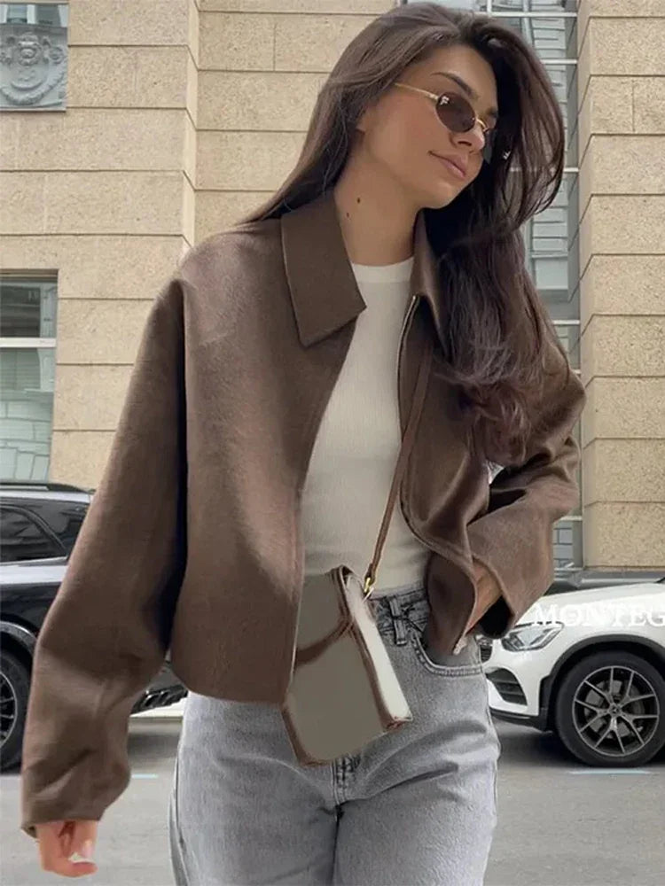 Manteau zippé en laine marron douillet pour les superpositions d'automne