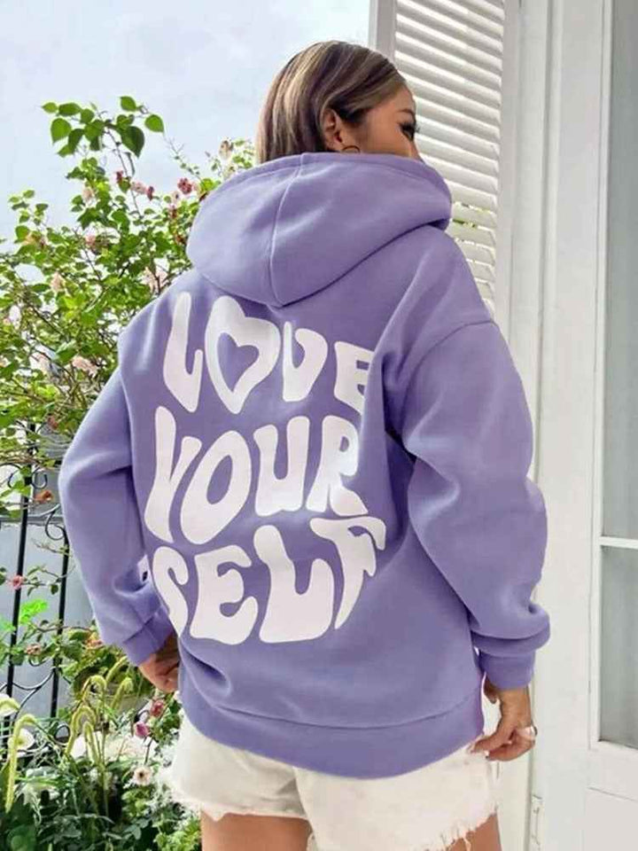 Sweat à capuche femme confortable avec poche kangourou et impression inspirante au dos