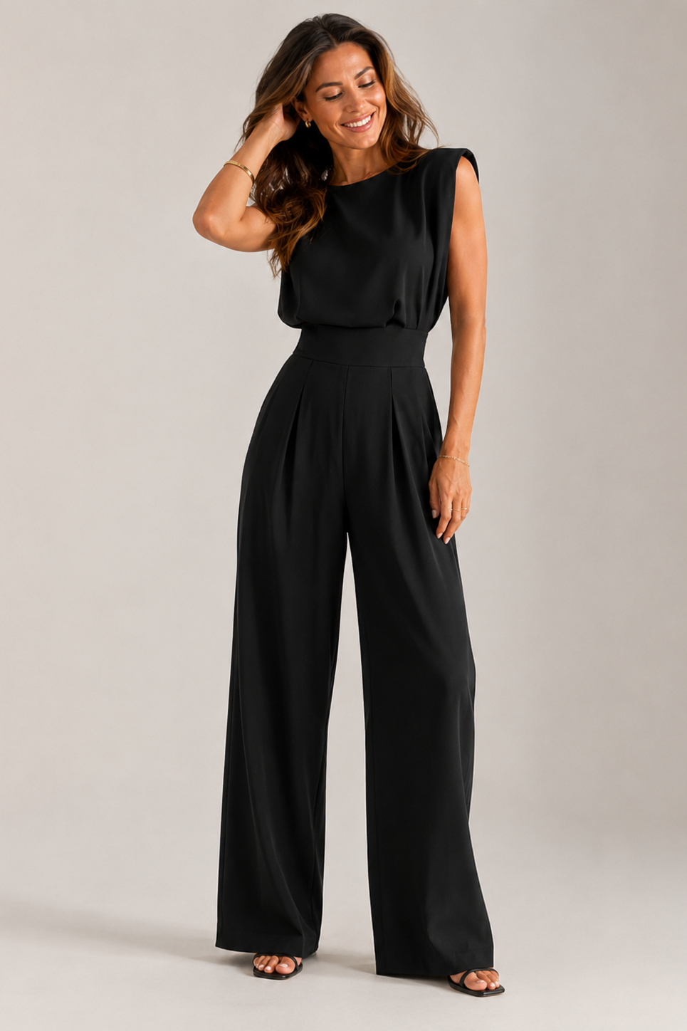 Combinaison femme sans manches élégante avec jambes larges