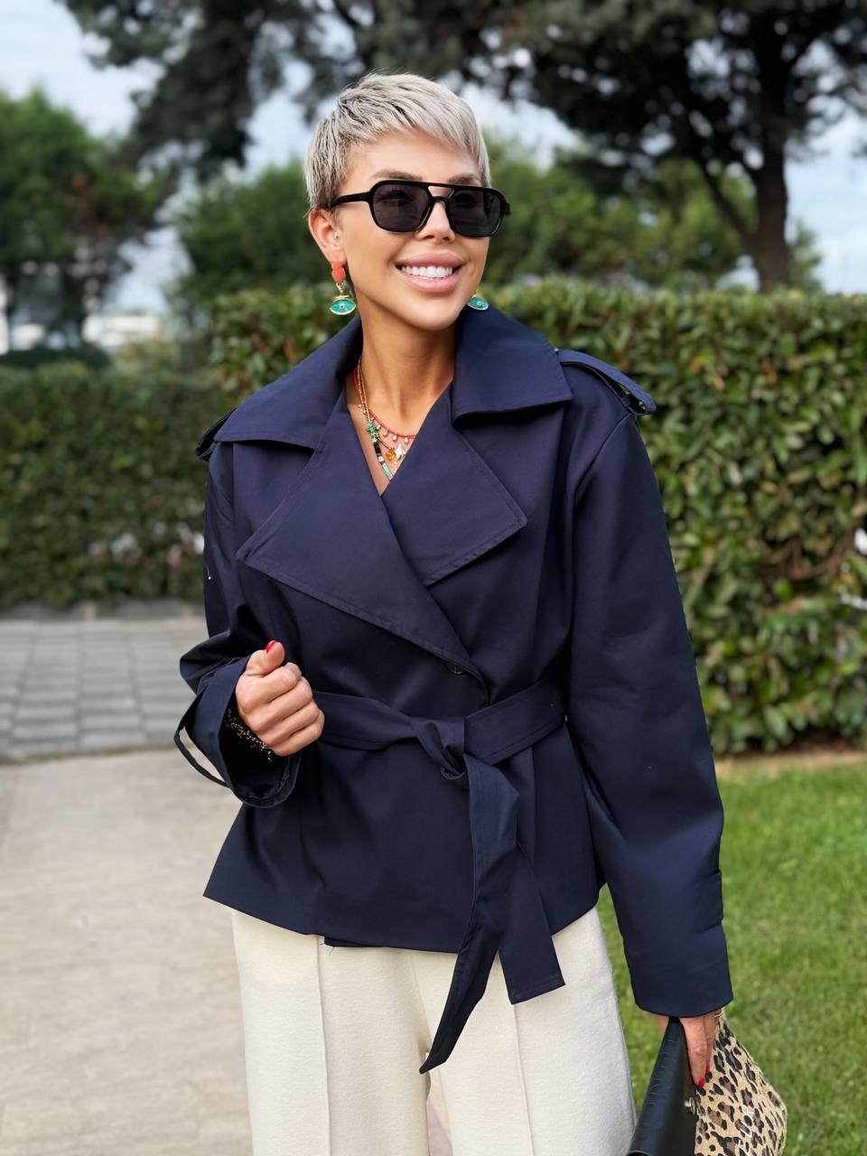 Blazer court ceinturé pour femme