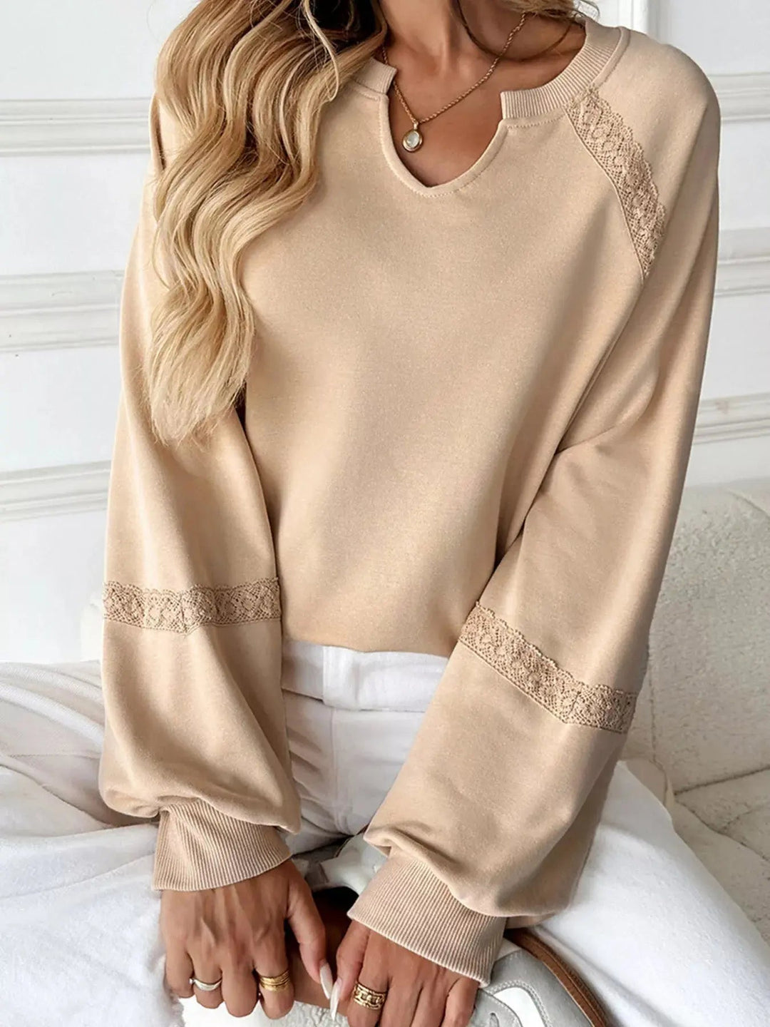 Sweatshirt Douillet à Détails en Dentelle pour un Look Chic Décontracté