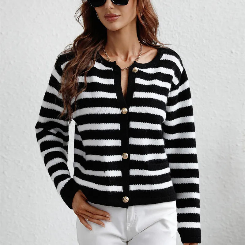 Pull en maille chunky confortable avec boutons et poches latérales