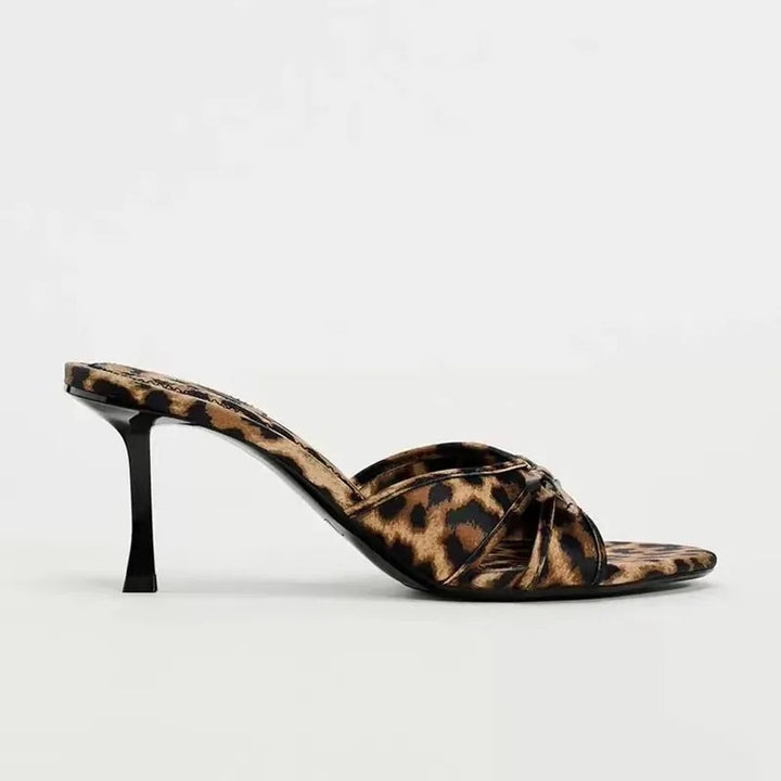 Isabelle Moreau® | Elegante Leopardenmuster-High-Heels mit Riemen