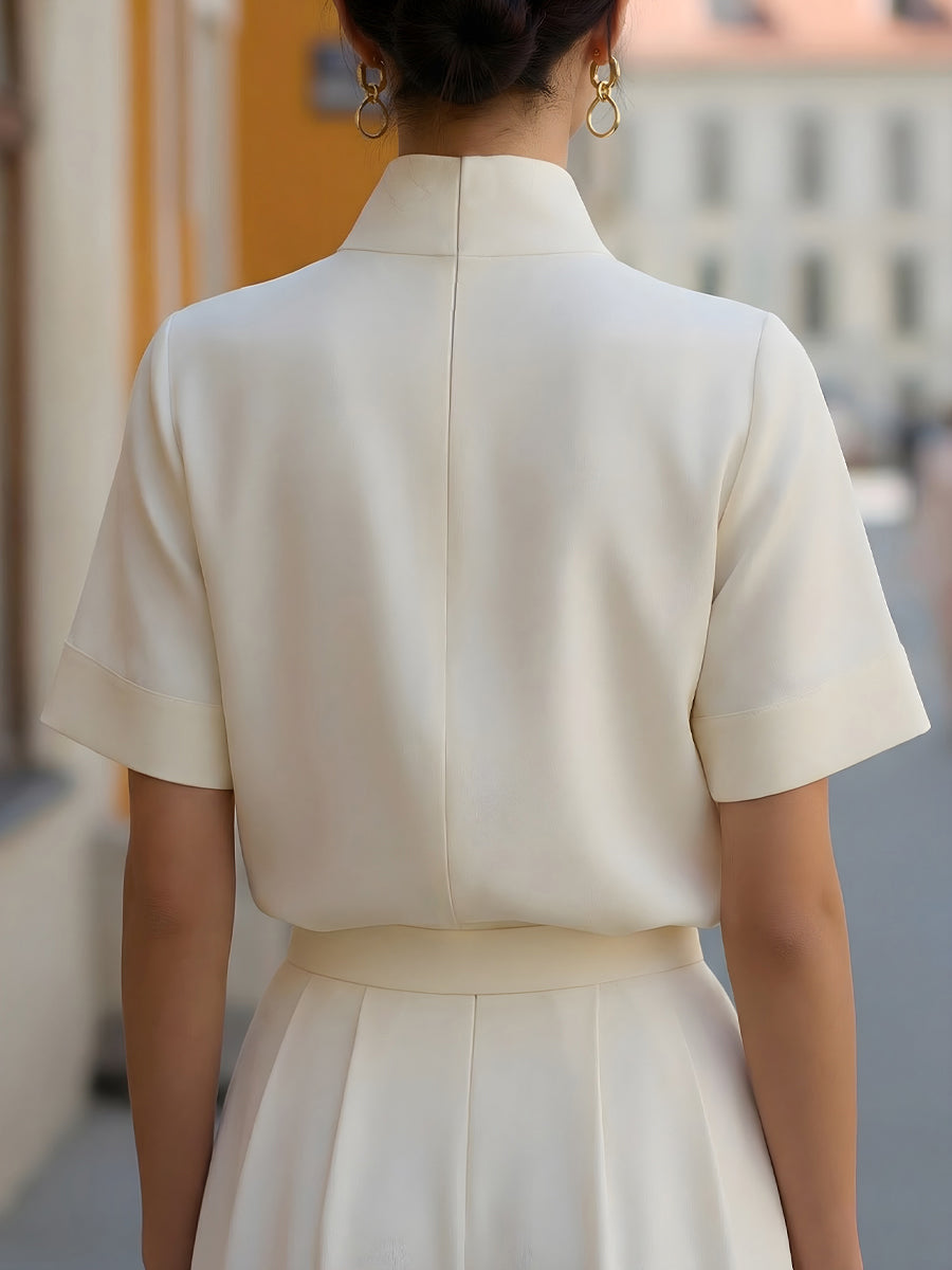 Blouse structurée minimaliste pour femmes à col montant