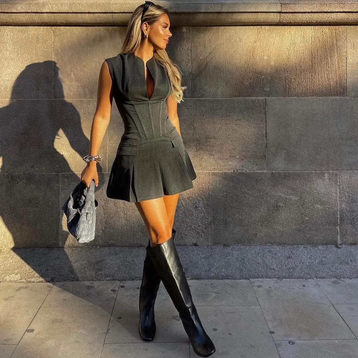 Robe Mini Corset Plissée au Charme Intemporel