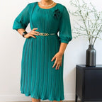Robe midi plissée avec ceinture à la taille