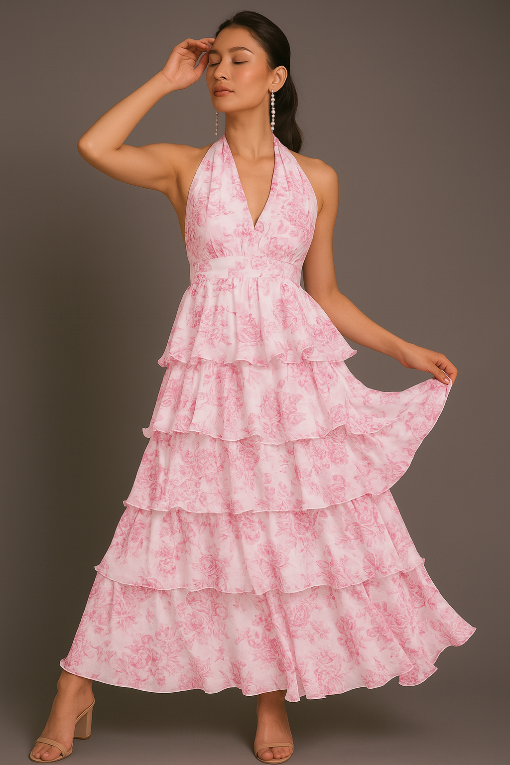 Robe maxi à volants en étages avec imprimé floral et détail à la taille, col licou