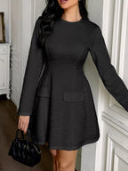 Robe courte à manches longues avec dos ajouré