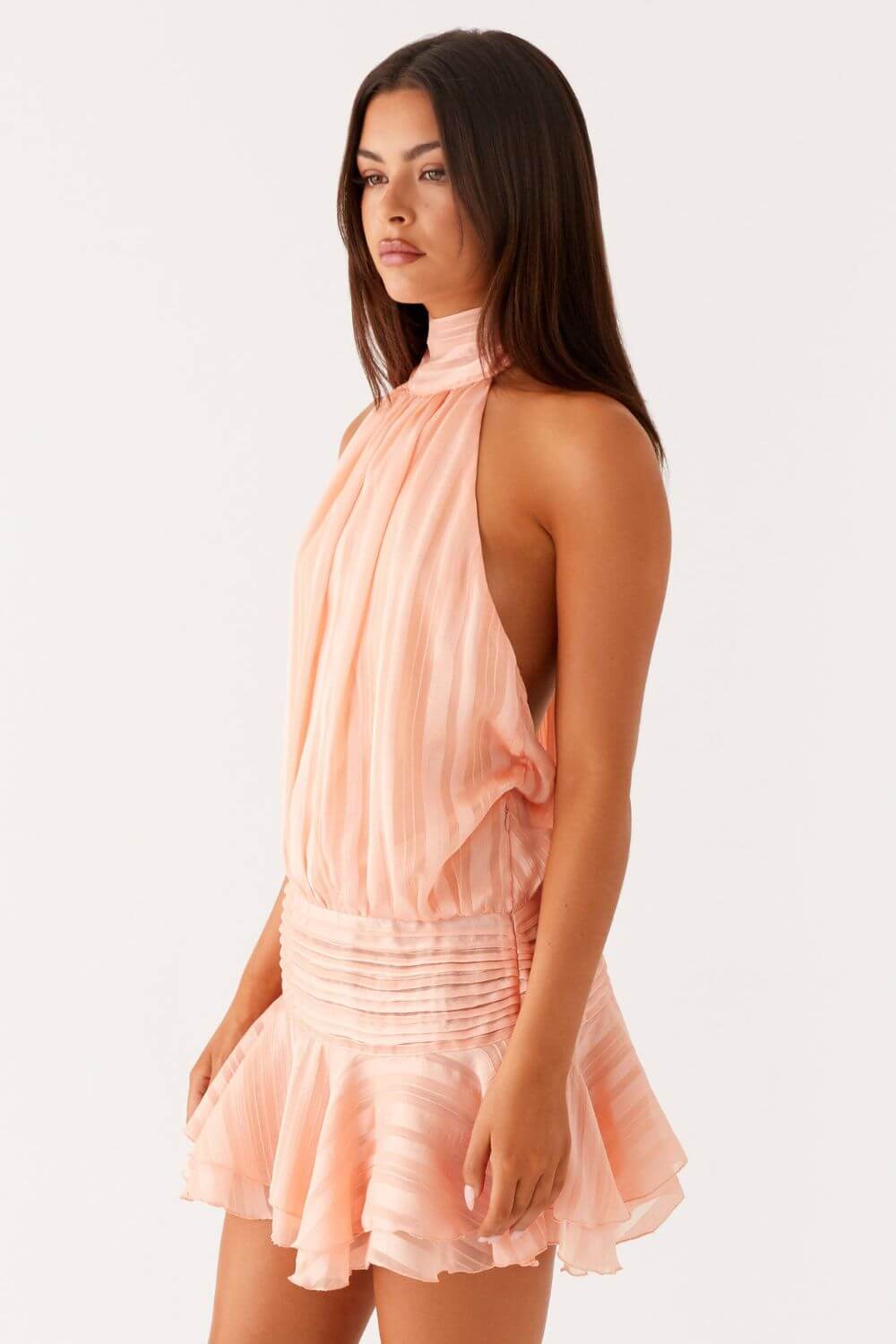 Robe courte drapée en satin avec col