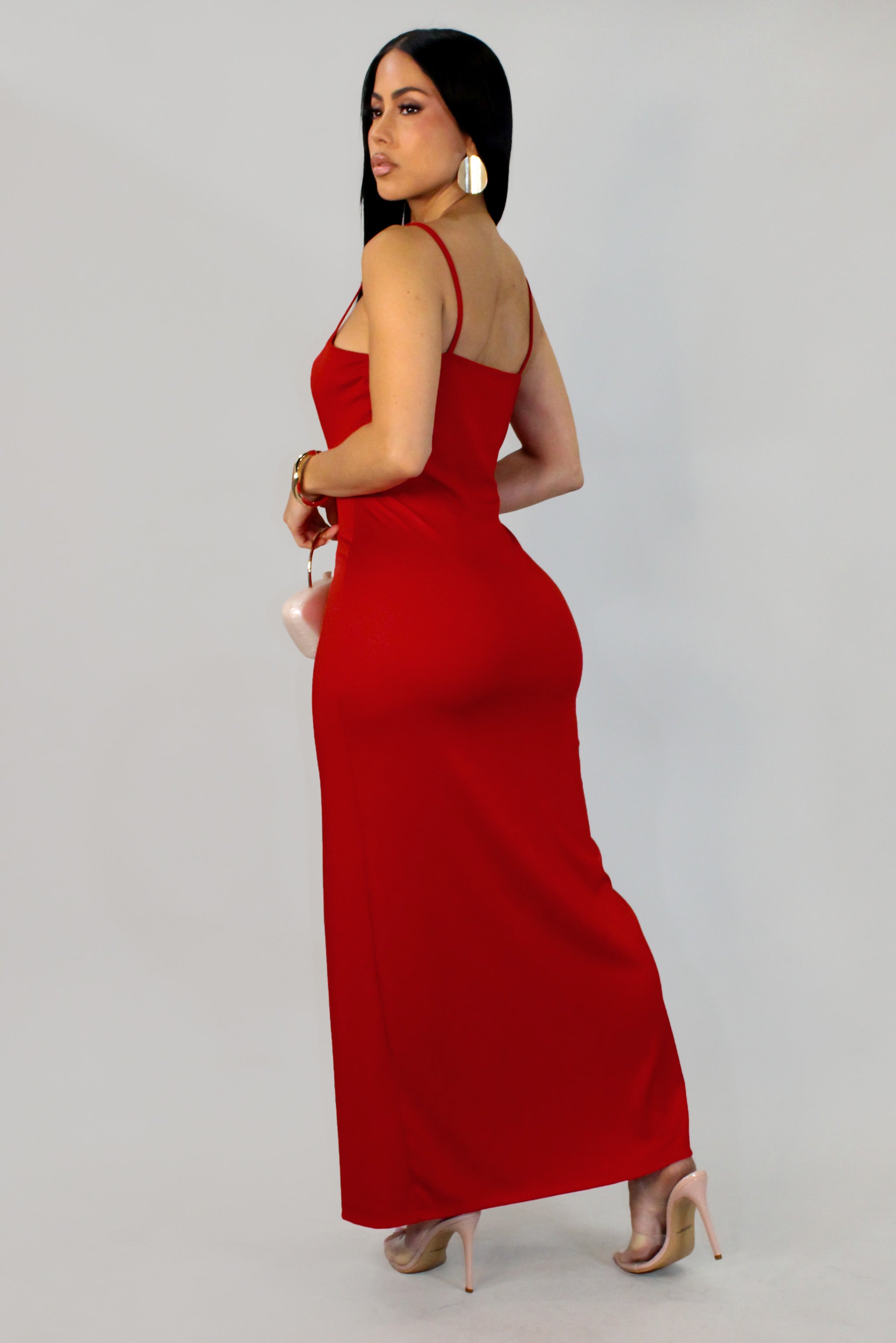 Robe légère rouge et séduisante