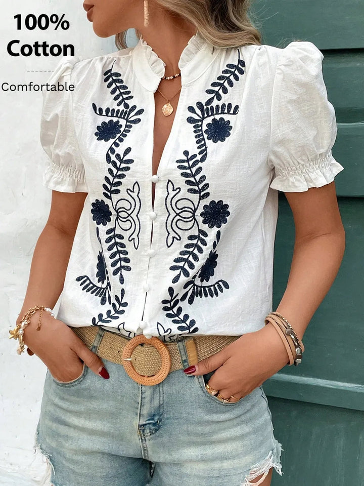 Blouse à manches courtes avec col cranté et volants brodés