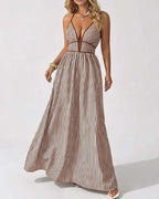 Robe longue rayée à bretelles fines pour femme portée de trois quarts