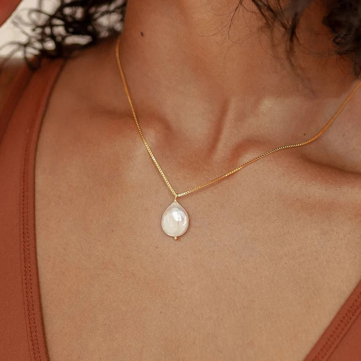 Pauline Laurent® | Collier doré à pendentif perle baroque