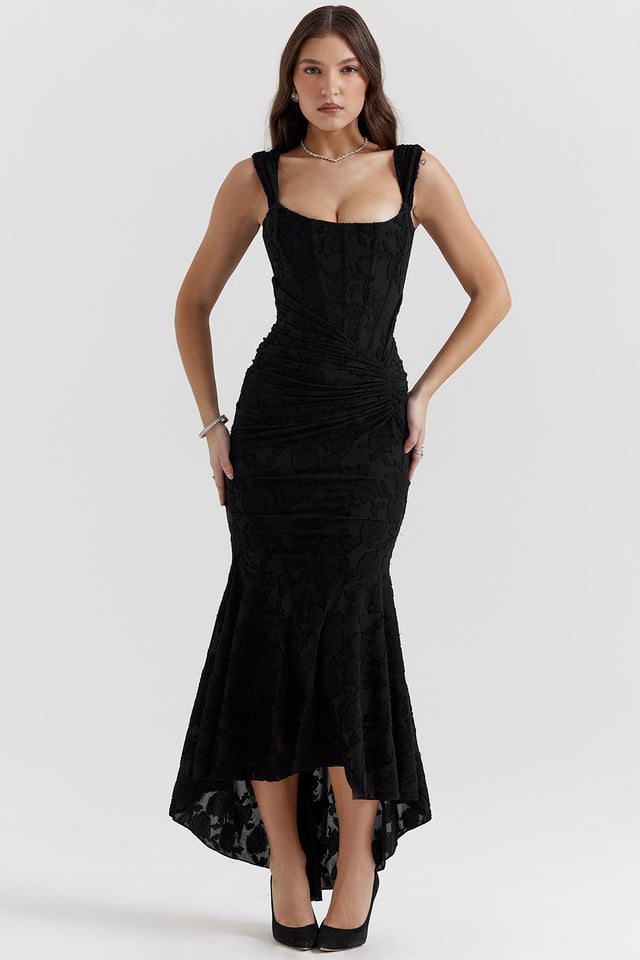Robe mi-longue fluide rehaussant la taille cintrée
