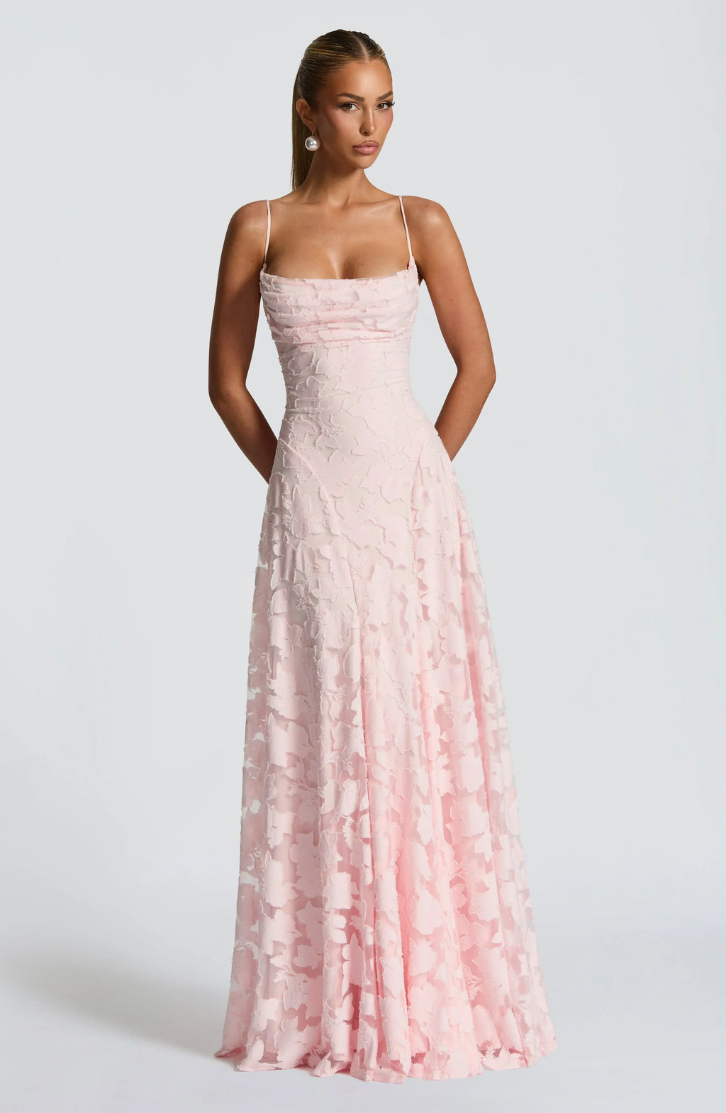 Robe Maxi Louise sans manches avec silhouette fluide