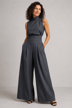 Zoom sur la texture en lin léger de l'ensemble femme