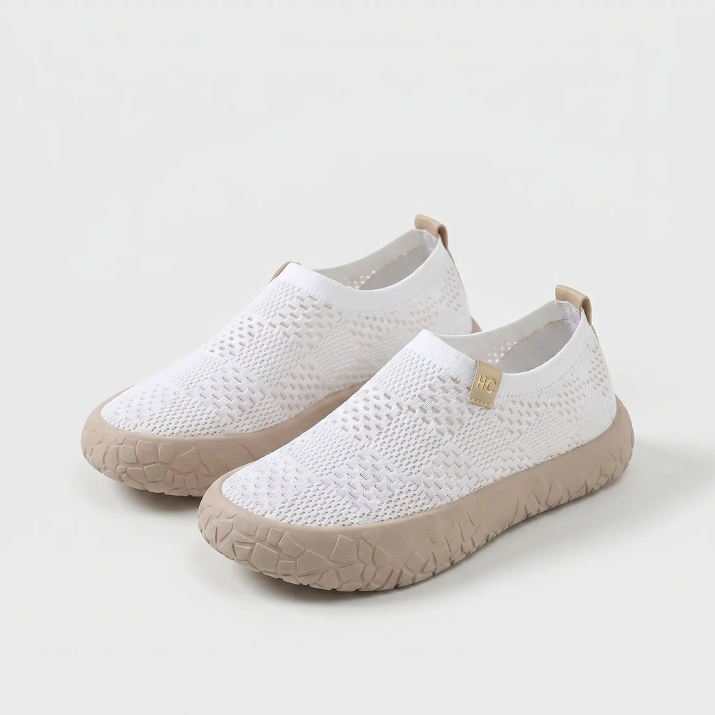 Vue de profil des baskets slip-on femme en maille respirante avec semelle amortie
