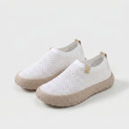 Vue de profil des baskets slip-on femme en maille respirante avec semelle amortie