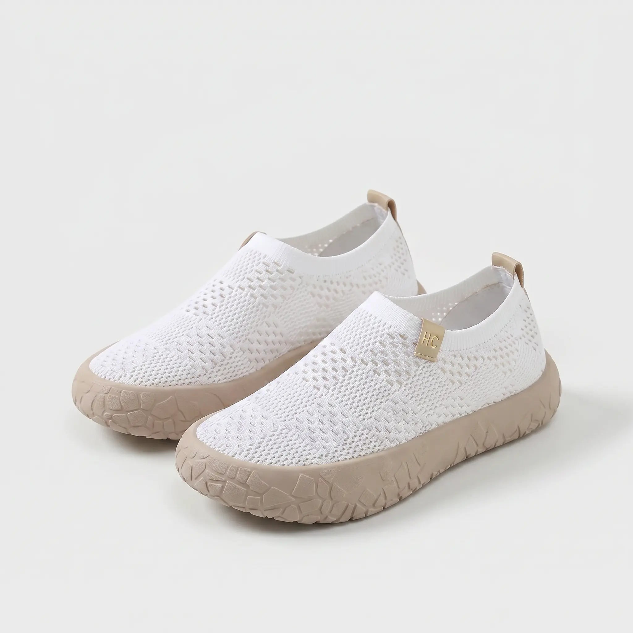 Vue de profil des baskets slip-on femme en maille respirante avec semelle amortie