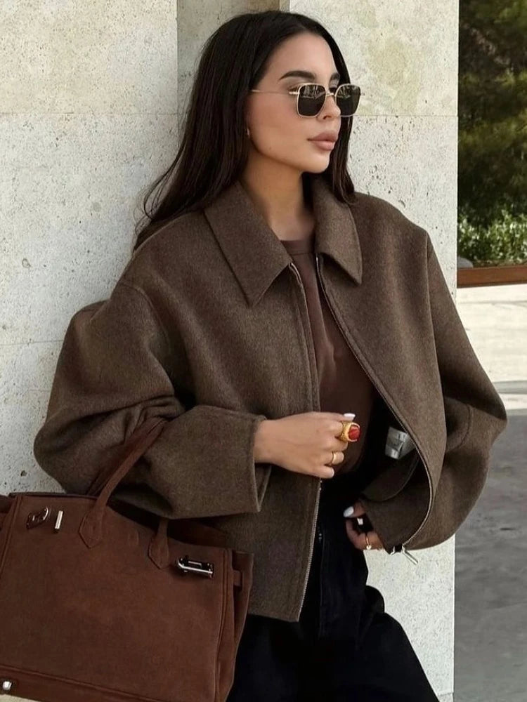 Manteau zippé en laine marron douillet pour les superpositions d'automne