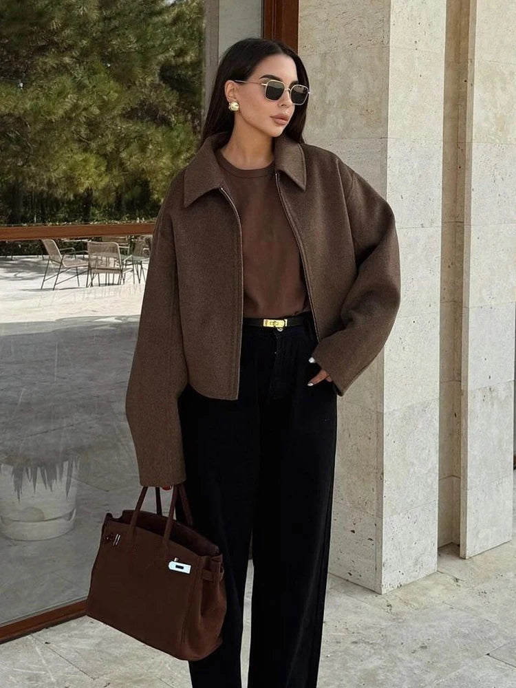 Manteau zippé en laine marron douillet pour les superpositions d'automne