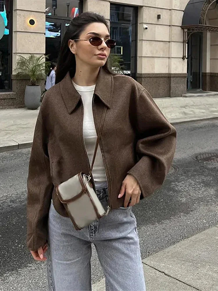 Manteau zippé en laine marron douillet pour les superpositions d'automne