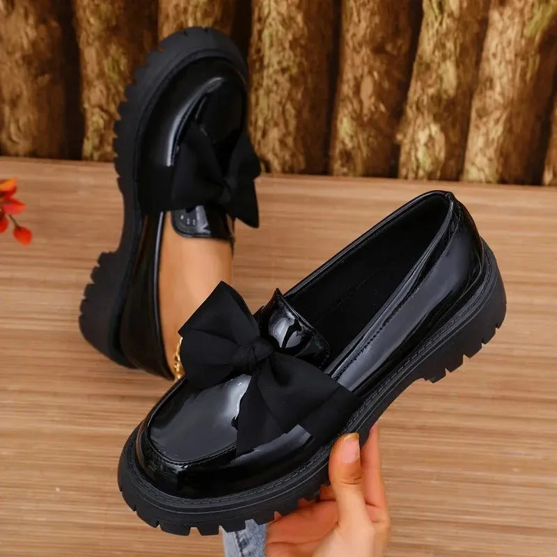 Mocassins en cuir verni épais