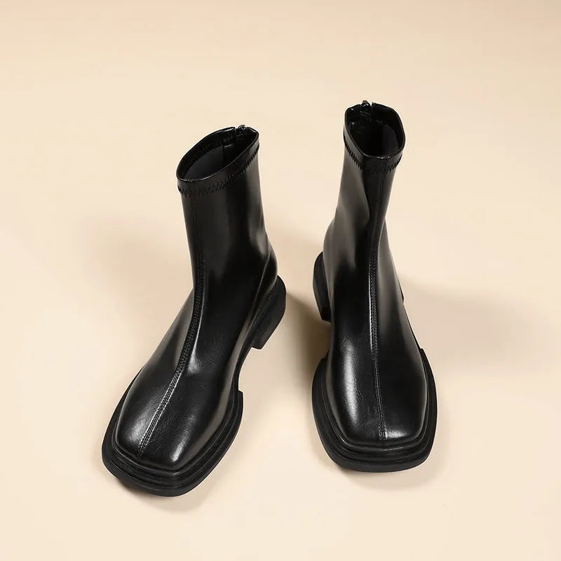 Léa Blanchet | Bottines Minimalistes à Bout Carré