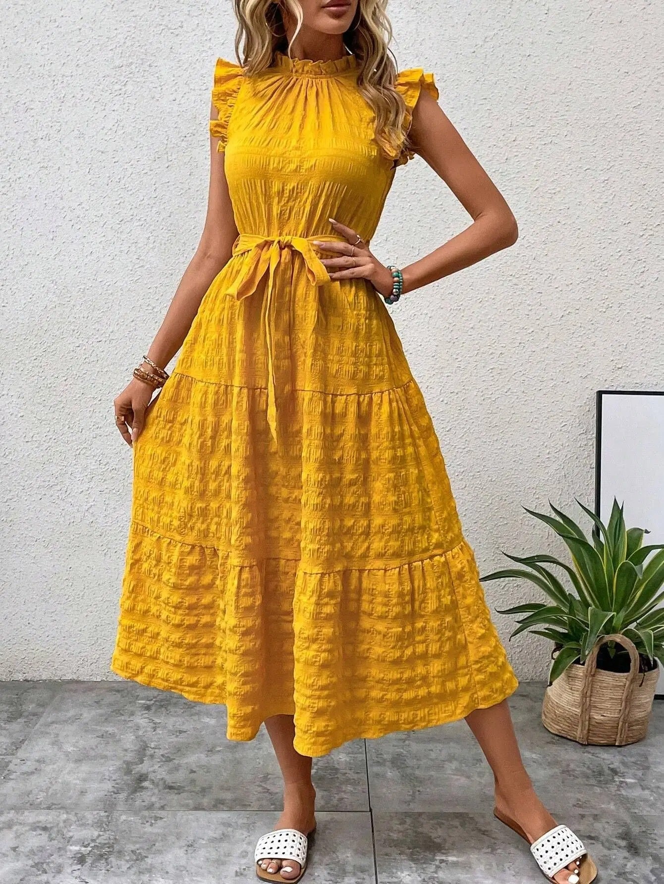 Robe à lacets à manches volantes