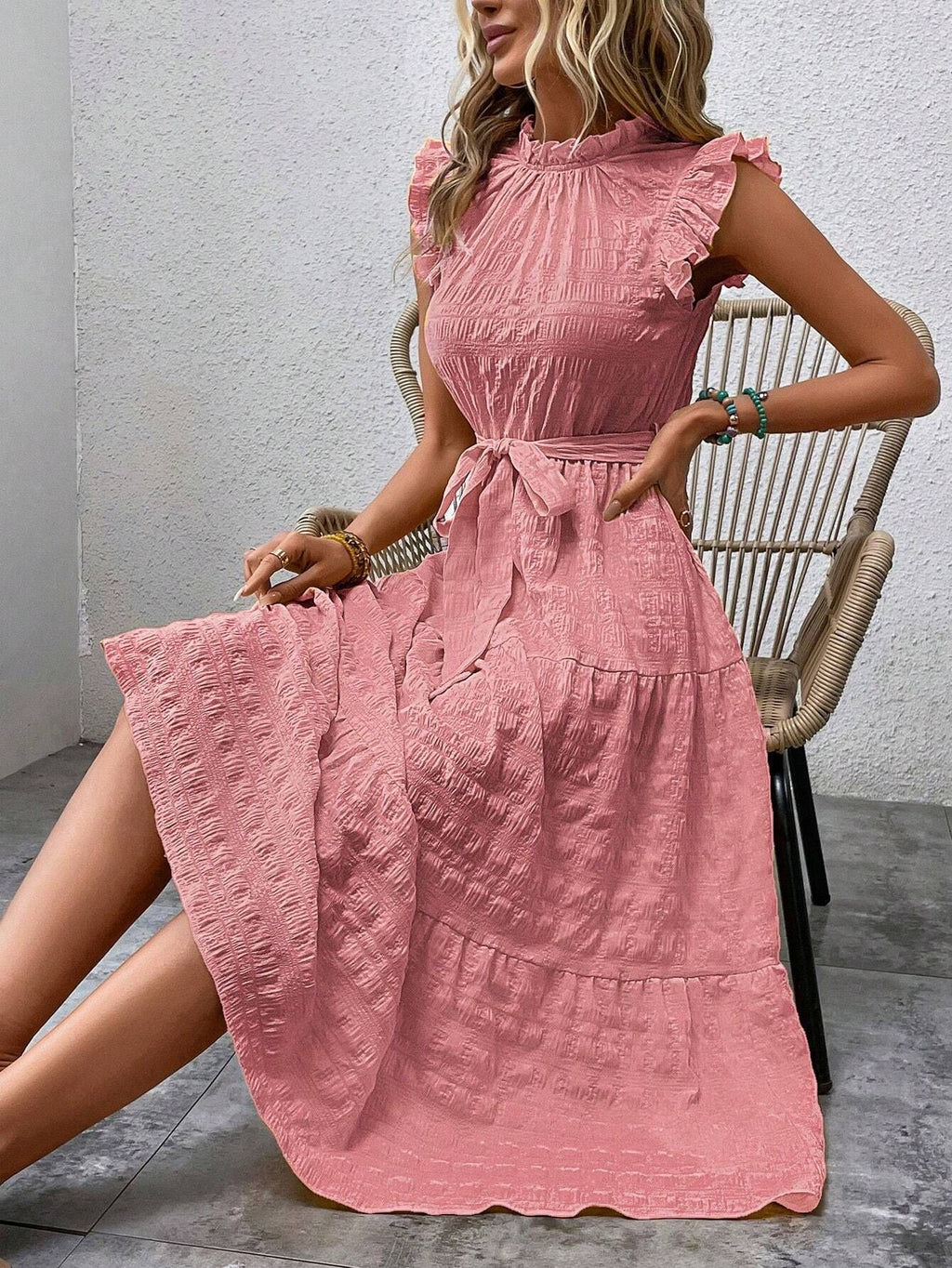 Robe à lacets à manches volantes
