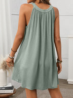 Robe Mini Texturée à Col Grec avec Coupe Élégante