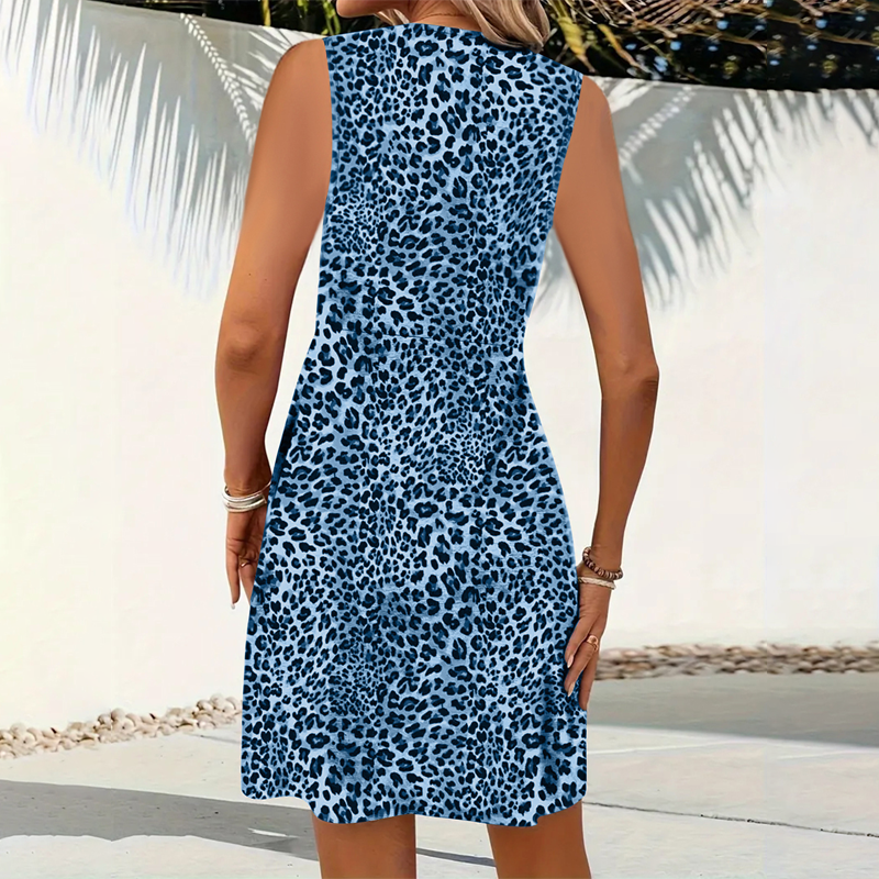 Silhouette féminine portant une robe mini léopard pour l'été