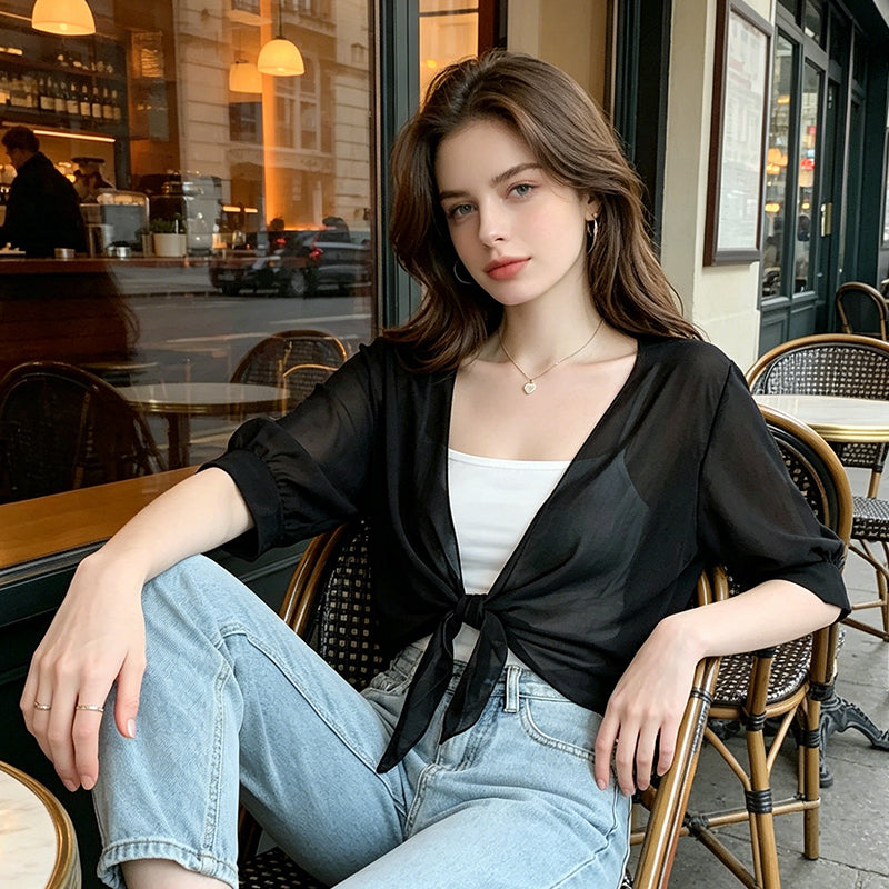 Gilet femme léger et fluide en chiffon transparent porté ouvert