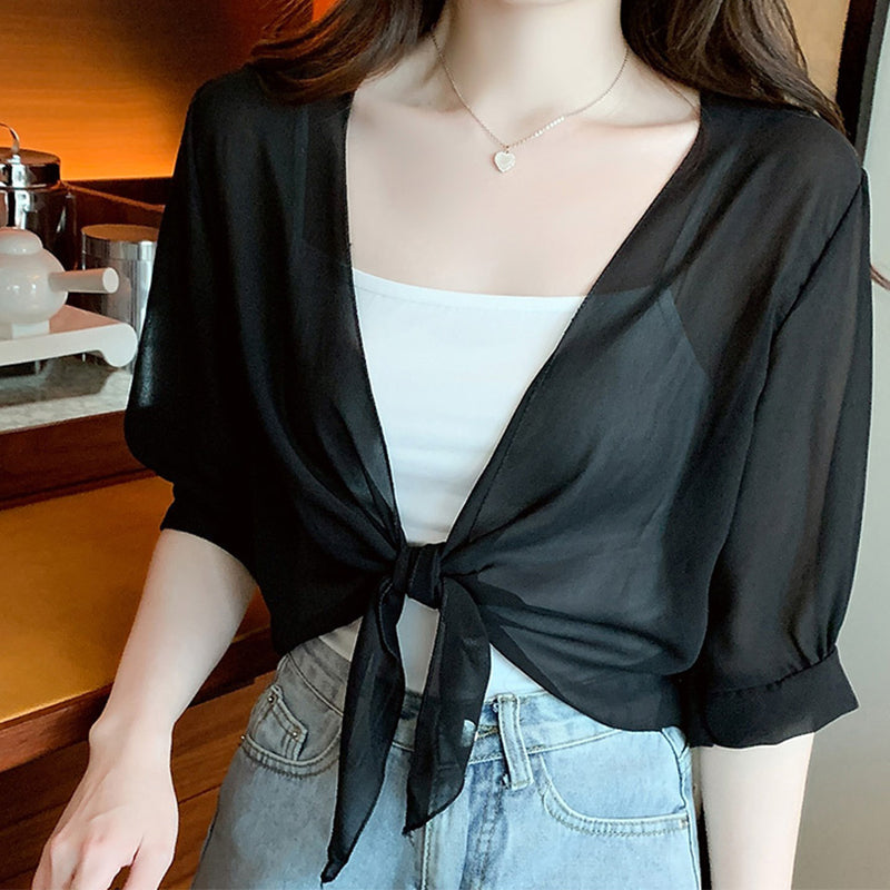 Vue latérale du gilet court en chiffon transparent pour femme